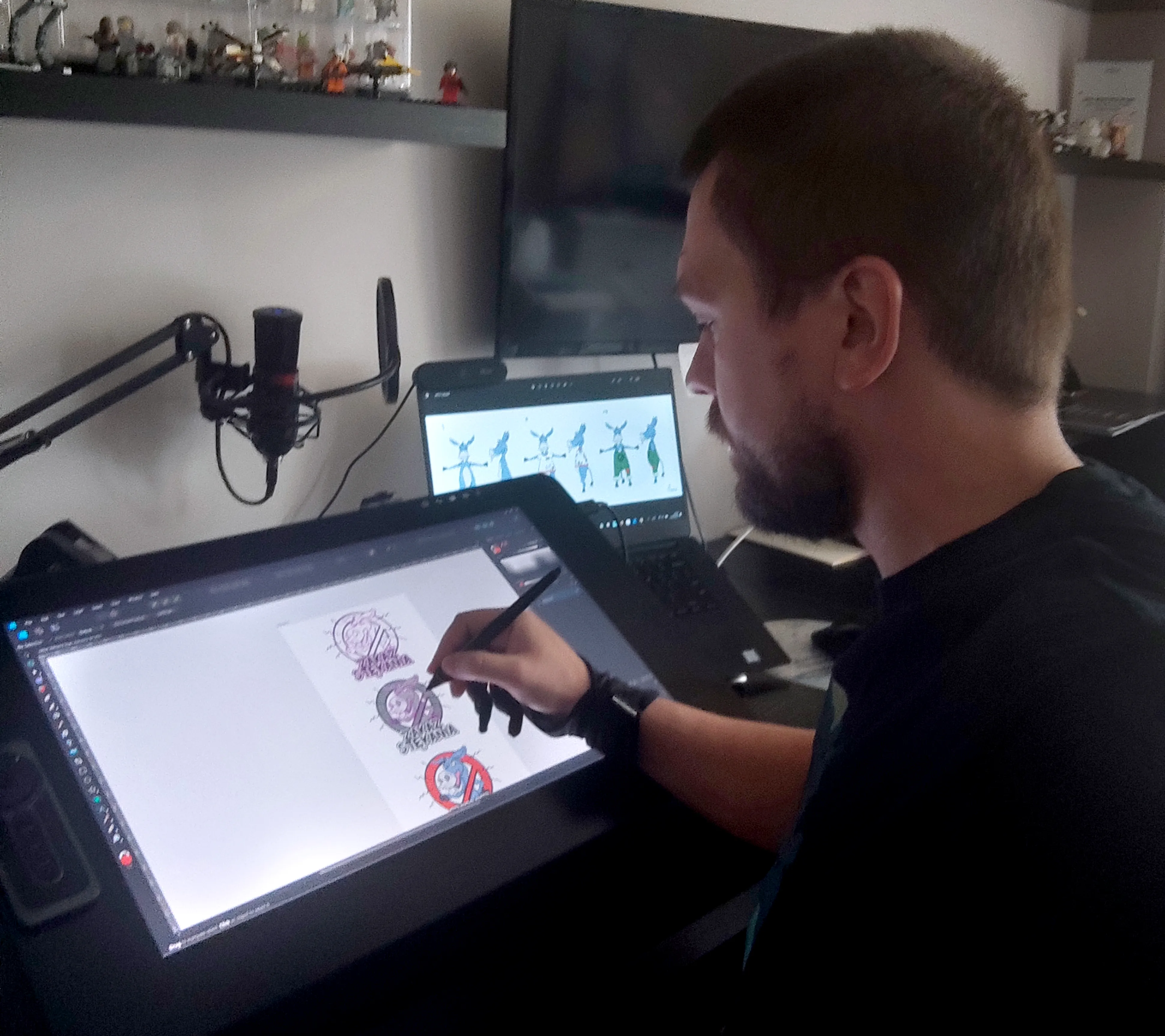 Wojtek Królik przy pracy w studio